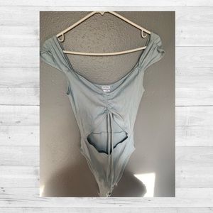 super cute and flirty urban outfitters bodysuit🌷